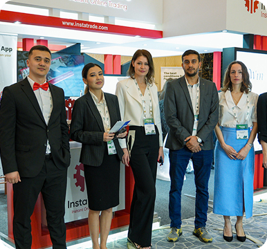 Gerai InstaForex di Sidang Kemuncak Pedagang Forex Dubai 2024